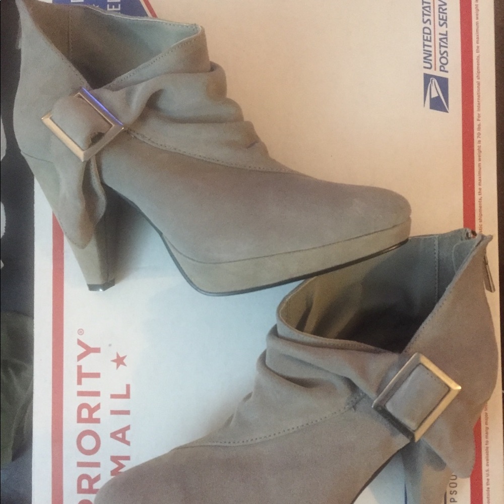 Light gray ankle heels - Picture 2 of 4